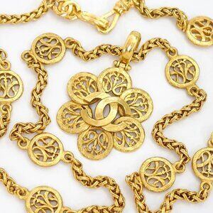 CHANEL CC Logo Flower Filigree Round Necklace 31&#034; Gold Tone 95A Auth w/Box